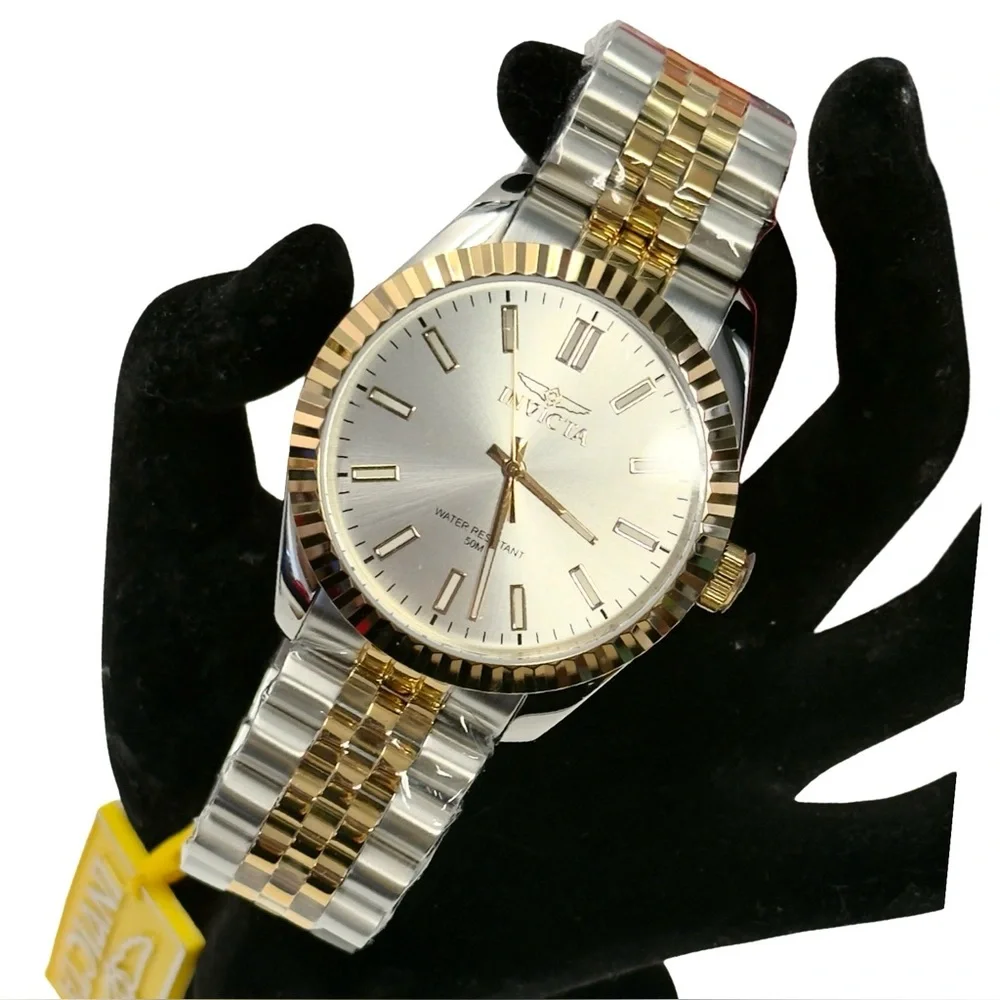 New Invicta Men’s Specialty Quartz Silver Dial Watch, Model 47484